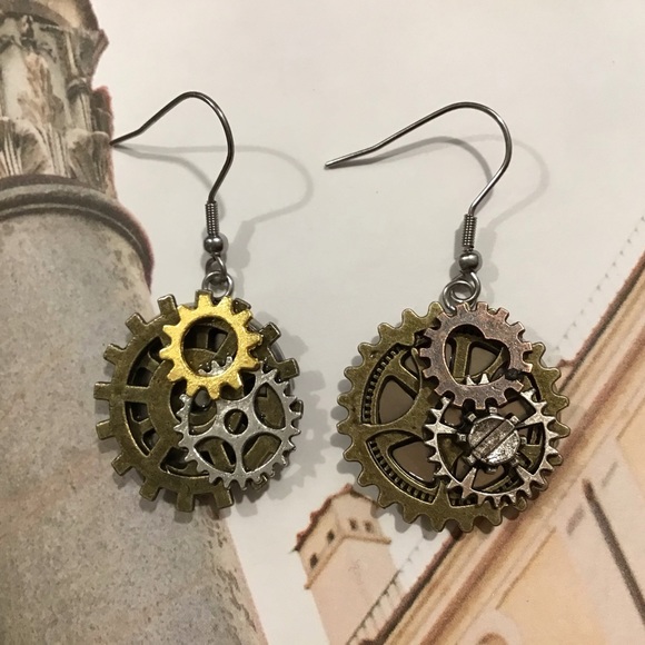 lolas boutique Jewelry - Steampunk handmade earrings silver gears metals
